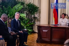 MARCOS MEETS US OFFICIALS AT MALACAÑAN